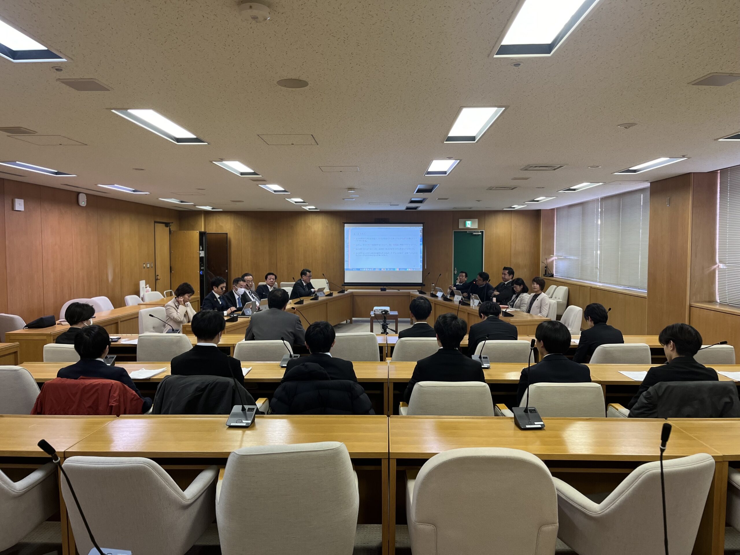神戸学院大学の中村亨教授とゼミ生と意見交換をしました