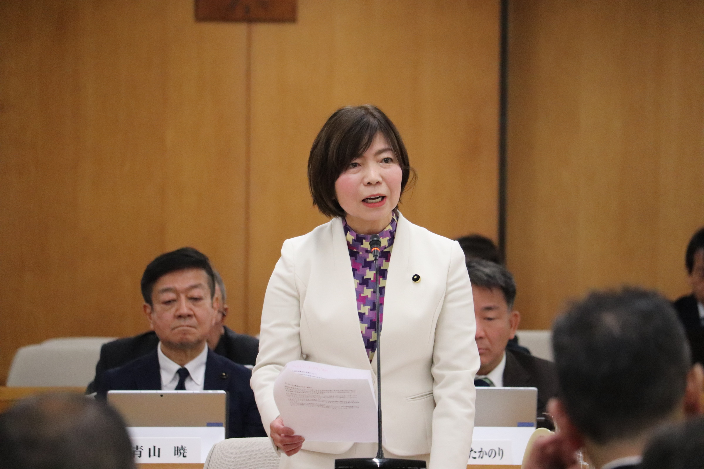 予算特別委員会質疑にて登壇